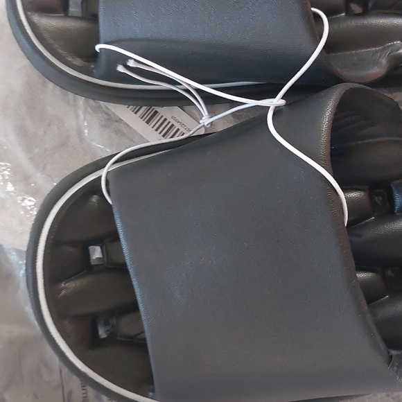 Shower slides sz 8.5-9 - Picture 3 of 16